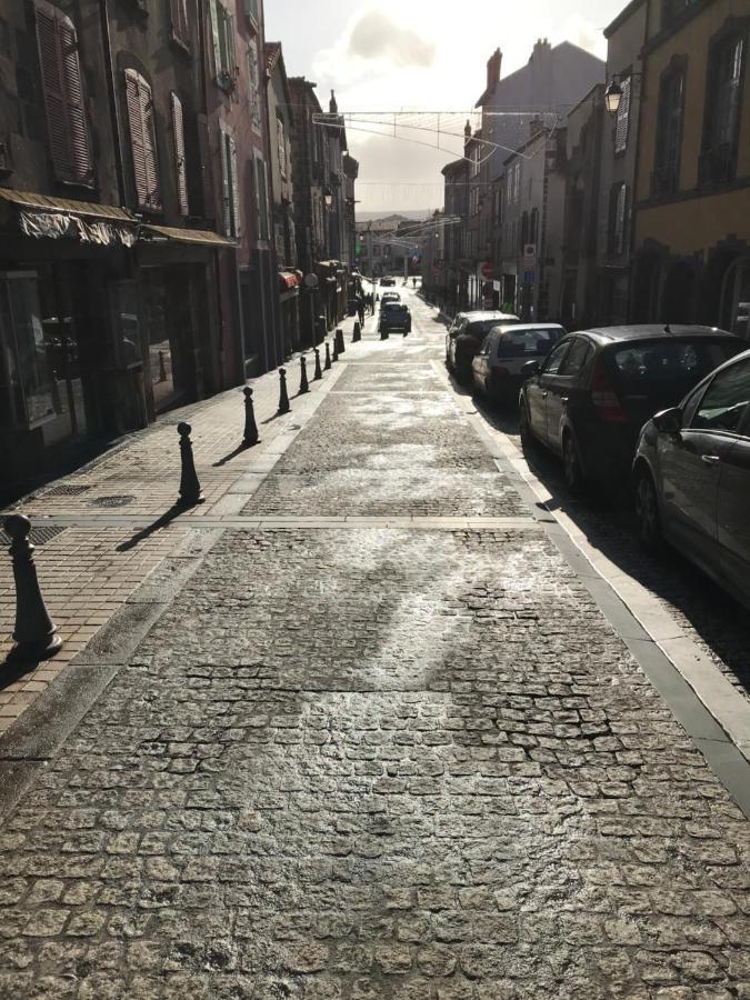 3 chambres en lit double, 6 personnes, dans appartement entièrement rénové, 70 m2 , WIFI,Climatisation, très calme , tout équipé,lit bébé Clermont-Ferrand Exterior foto