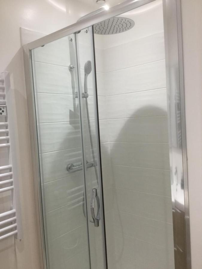 3 chambres en lit double, 6 personnes, dans appartement entièrement rénové, 70 m2 , WIFI,Climatisation, très calme , tout équipé,lit bébé Clermont-Ferrand Exterior foto